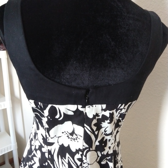 Chaps black and white fit and flare dress, size 4 - Picture 4 of 8